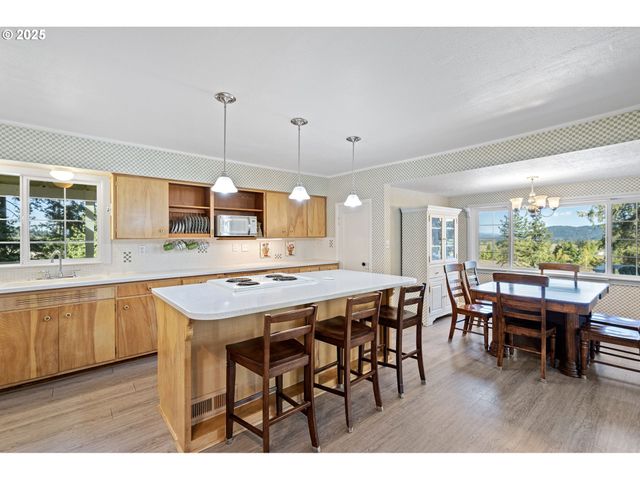 82044 MAHR Ln, Creswell, OR 97426