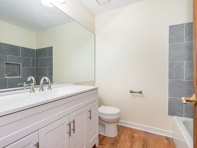 11 Lindsey Court, Bolingbrook, IL 60440