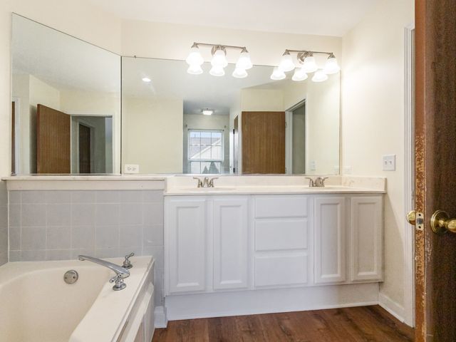 11 Lindsey Court, Bolingbrook, IL 60440