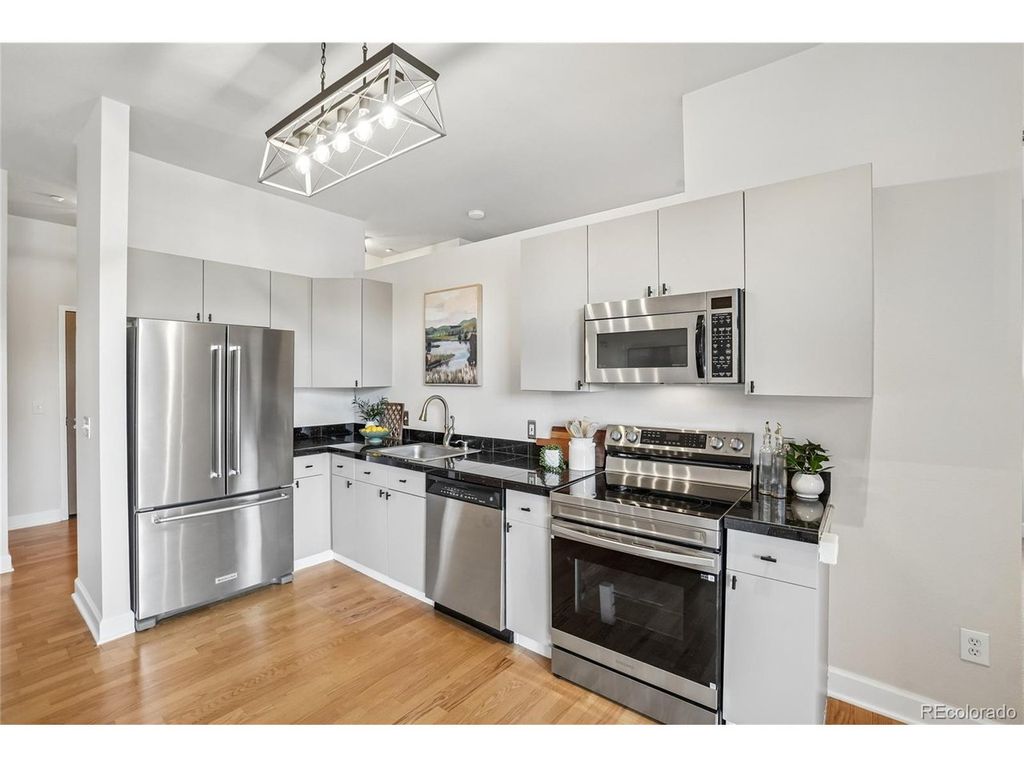 5677 S Park Pl B204, Englewood, CO 80111