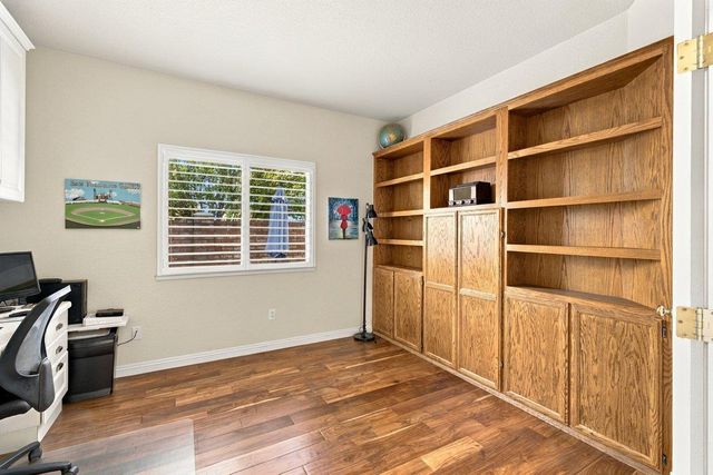 9021 Old Creek Dr, Elk Grove, CA 95758