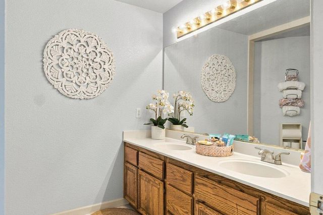 9021 Old Creek Dr, Elk Grove, CA 95758