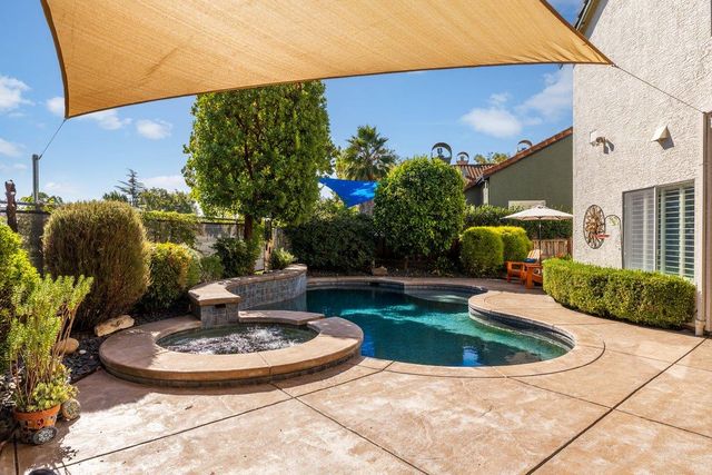 9021 Old Creek Dr, Elk Grove, CA 95758