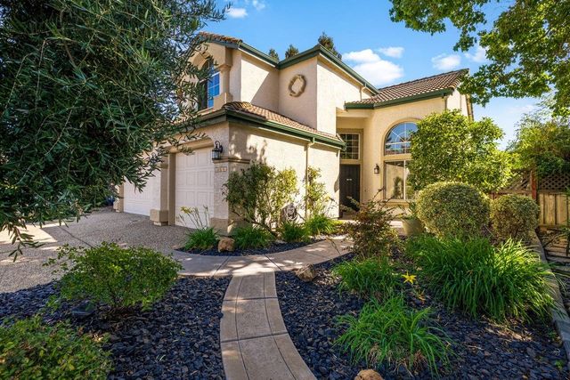 9021 Old Creek Dr, Elk Grove, CA 95758