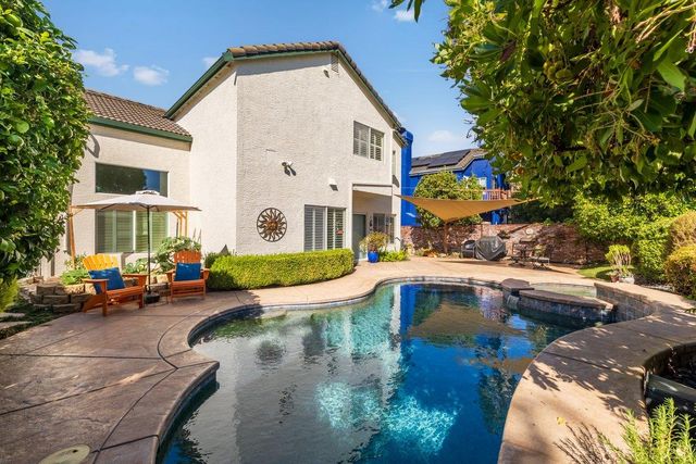 9021 Old Creek Dr, Elk Grove, CA 95758