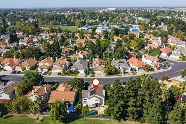 9021 Old Creek Dr, Elk Grove, CA 95758
