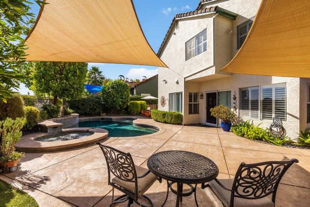 9021 Old Creek Dr, Elk Grove, CA 95758