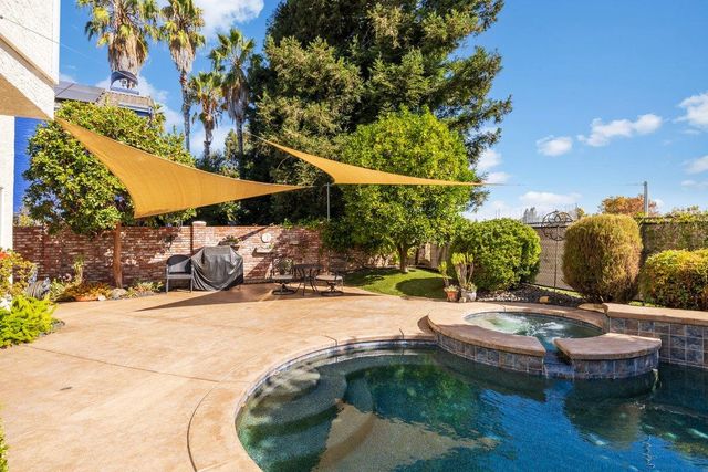9021 Old Creek Dr, Elk Grove, CA 95758