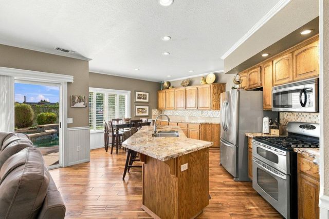 9021 Old Creek Dr, Elk Grove, CA 95758