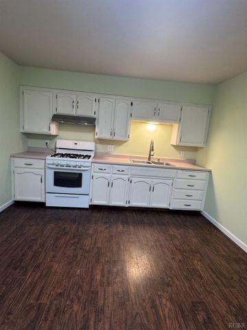 11861 Chris Lane, Hanford, CA 93230