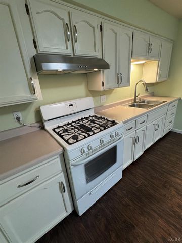 11861 Chris Lane, Hanford, CA 93230