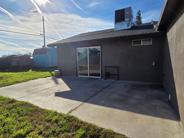 11861 Chris Lane, Hanford, CA 93230