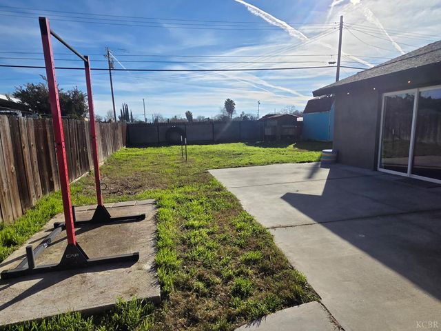 11861 Chris Lane, Hanford, CA 93230