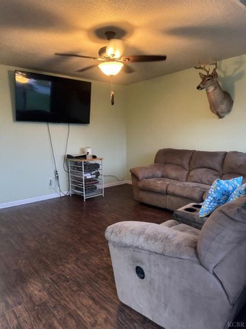 11861 Chris Lane, Hanford, CA 93230