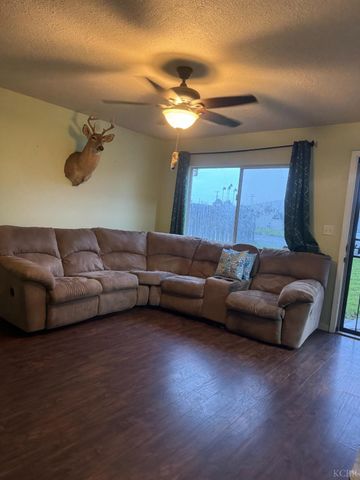 11861 Chris Lane, Hanford, CA 93230