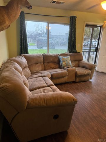 11861 Chris Lane, Hanford, CA 93230