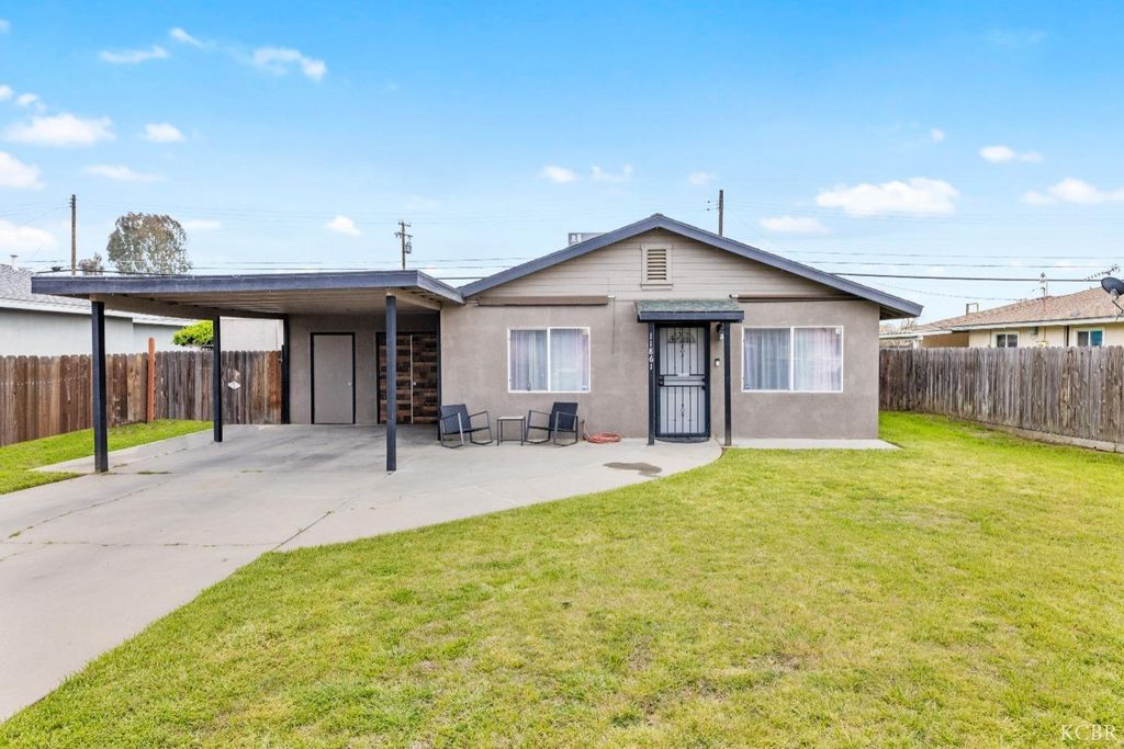11861 Chris Lane, Hanford, CA 93230