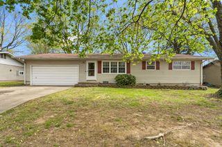 3144 North Pierce Avenue, Springfield, MO 65803
