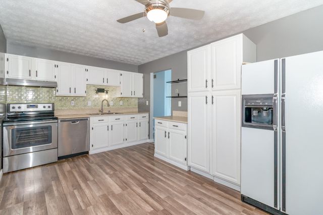 6806 Hillock Court, Florence, KY 41042