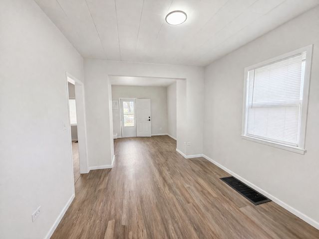 1911 Hebron Avenue, Zion, IL 60099