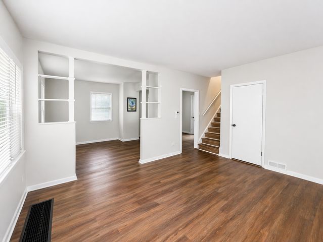 1911 Hebron Avenue, Zion, IL 60099
