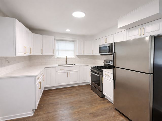 1911 Hebron Avenue, Zion, IL 60099