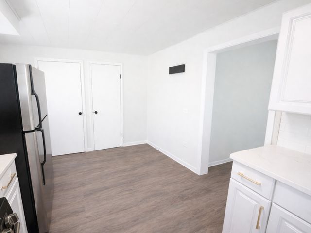 1911 Hebron Avenue, Zion, IL 60099