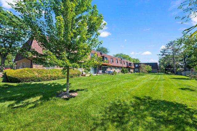 765 GROVE Drive 103, Buffalo Grove, IL 60089