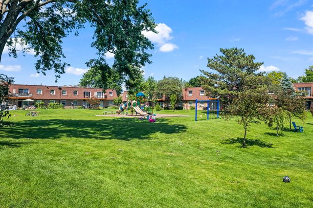765 GROVE Drive 103, Buffalo Grove, IL 60089