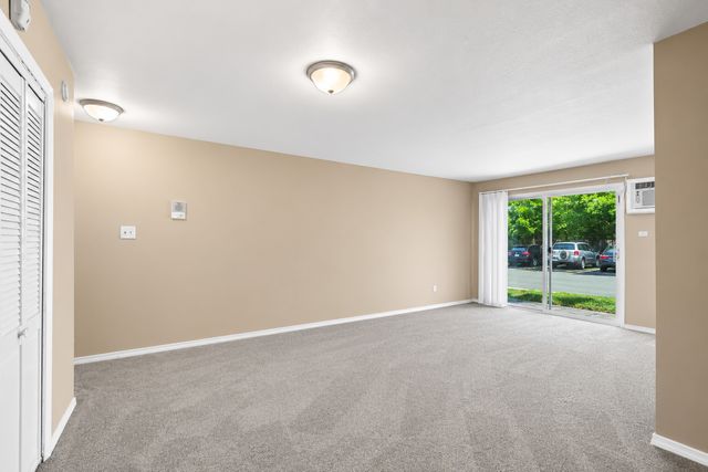 765 GROVE Drive 103, Buffalo Grove, IL 60089