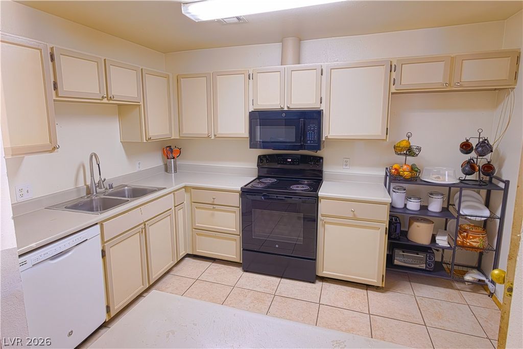 4529 Halbert Avenue, Las Vegas, NV 89110 — photo 4