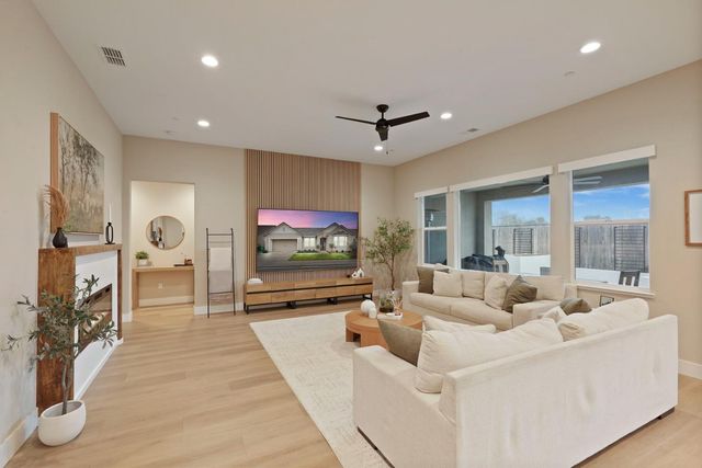 2784 Grove St, Lodi, CA 95242