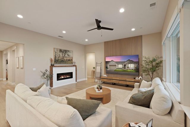 2784 Grove St, Lodi, CA 95242