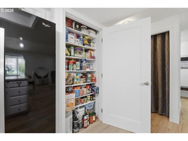 8146 Sw LORI Way, Beaverton, OR 97007