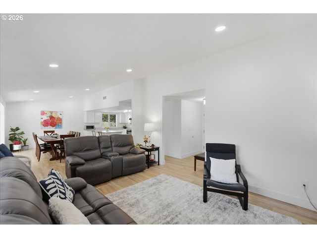 8146 Sw LORI Way, Beaverton, OR 97007