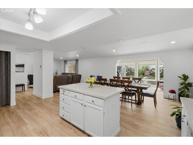 8146 Sw LORI Way, Beaverton, OR 97007