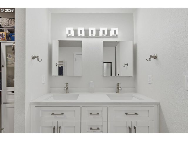 8146 Sw LORI Way, Beaverton, OR 97007