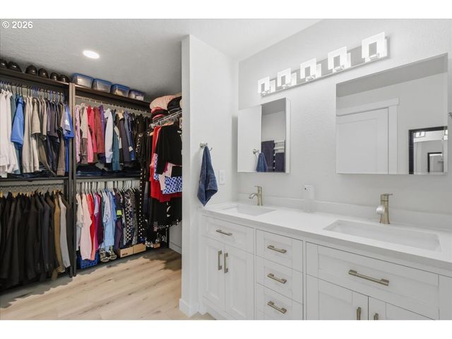 8146 Sw LORI Way, Beaverton, OR 97007