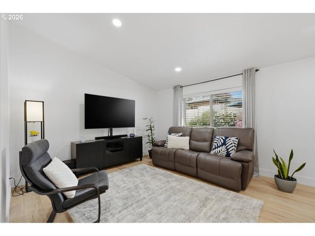 8146 Sw LORI Way, Beaverton, OR 97007