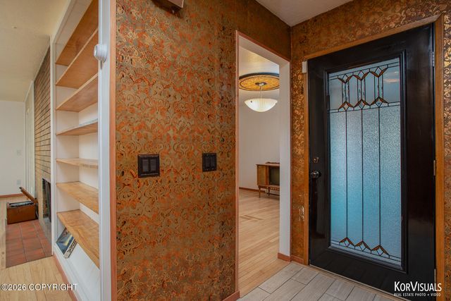 2540 Lord Baranof Drive, Anchorage, AK 99517