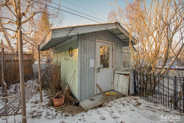 2540 Lord Baranof Drive, Anchorage, AK 99517