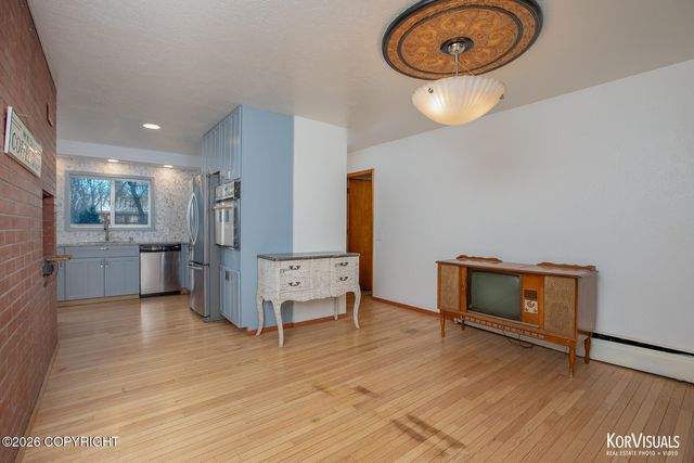 2540 Lord Baranof Drive, Anchorage, AK 99517