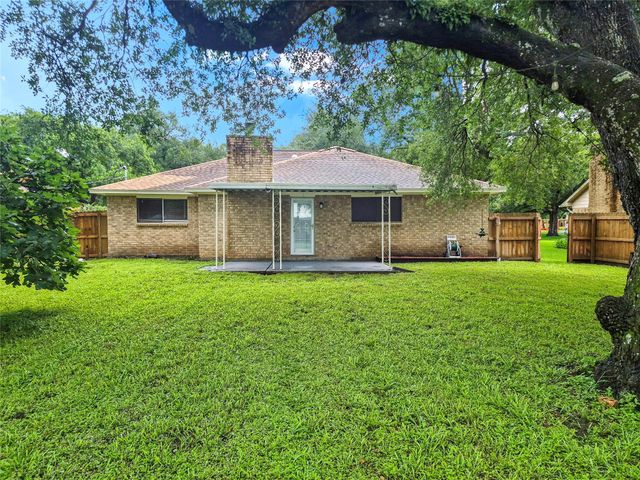 54 Aloe Vera Court, Lake Jackson, TX 77566