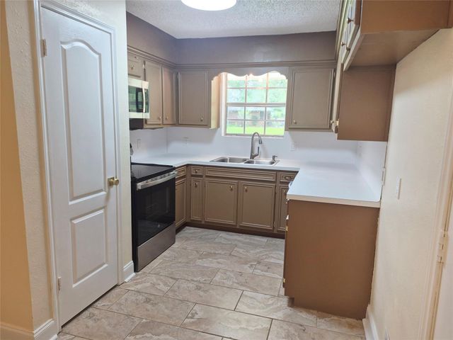 54 Aloe Vera Court, Lake Jackson, TX 77566