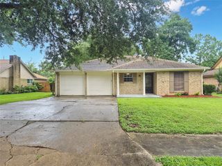 54 Aloe Vera Court, Lake Jackson, TX 77566