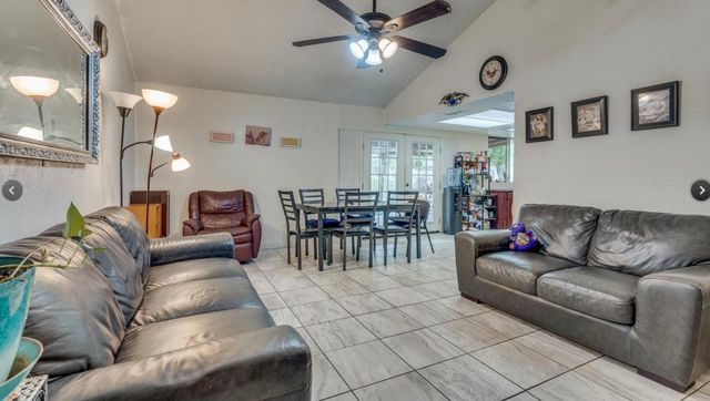 1825 Avenue B, Grand Prairie, TX 75051
