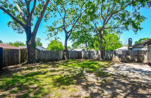 19919 Burle Oak Drive, Humble, TX 77346