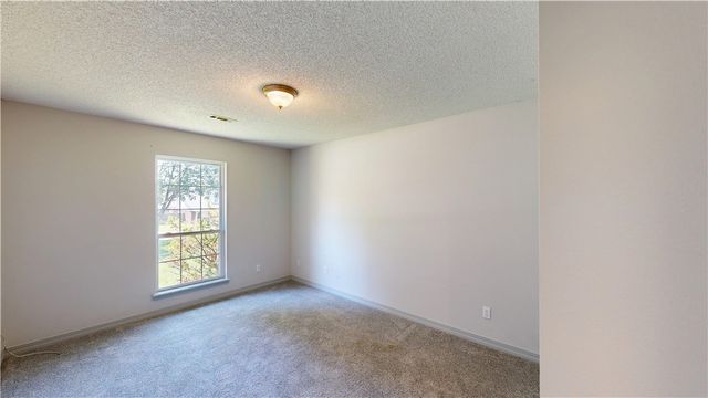 34 N Letitia Avenue, Fayetteville, AR 72701