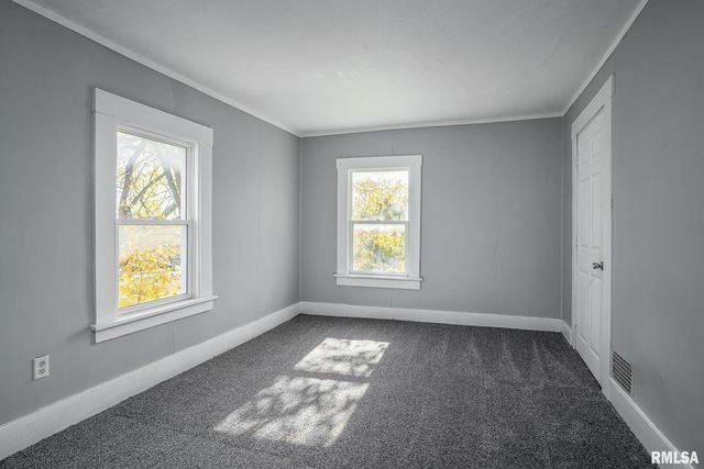 1127 N Ripley St Street, Davenport, IA 52803