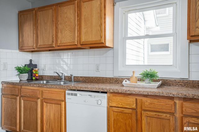 1127 N Ripley St Street, Davenport, IA 52803